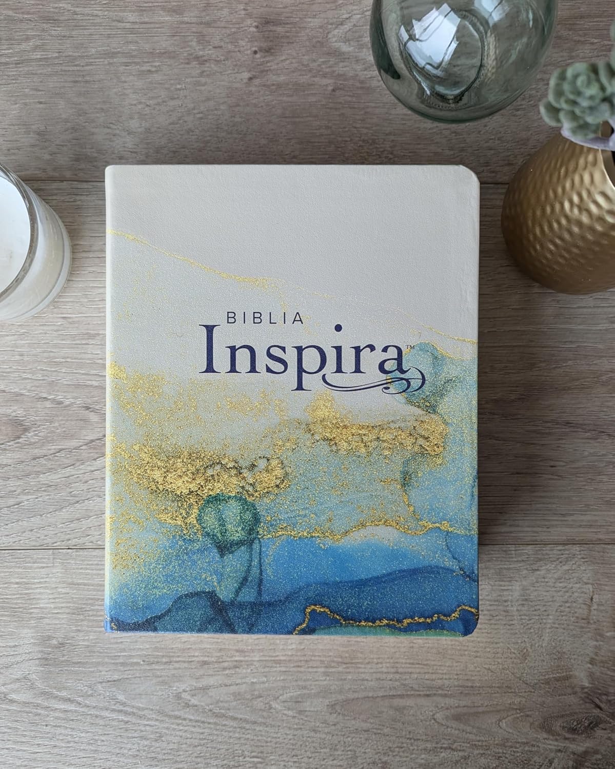 Biblia Inspira NTV con Filament SentiPiel, diseño Oro