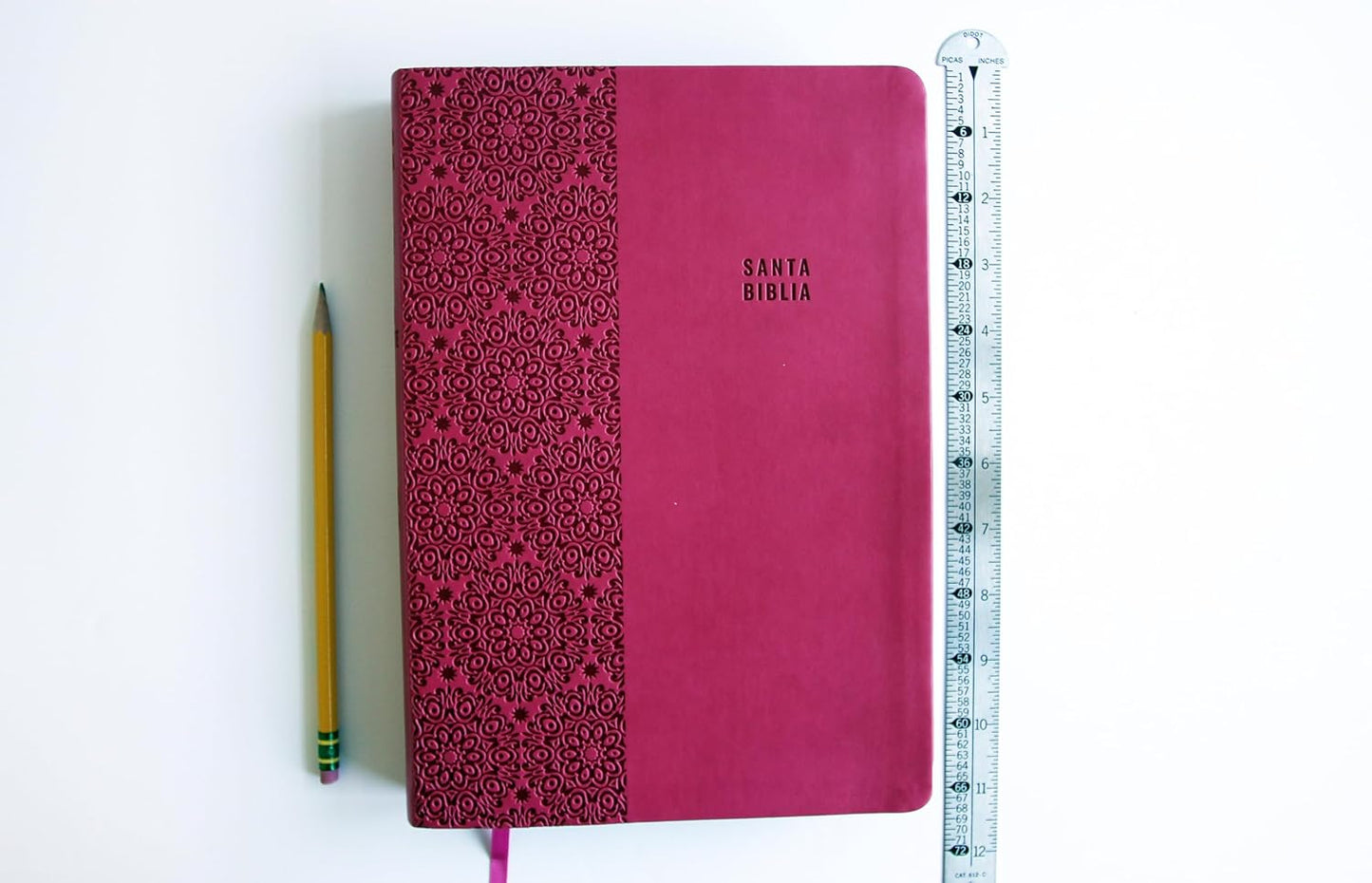 Biblia Reina Valera letra súper gigante, símil piel fucsia